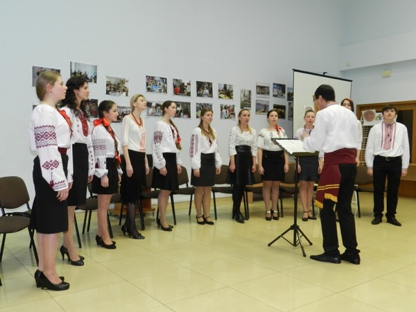 В Днепропетровской центральной городской библиотеке совместно с консерваторией имени Глинки открыли концерт-холл