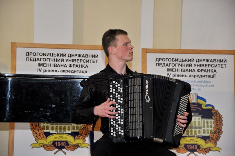грає Віталій Салій (Дрогобич) грає Віталій Салій (Дрогобич)