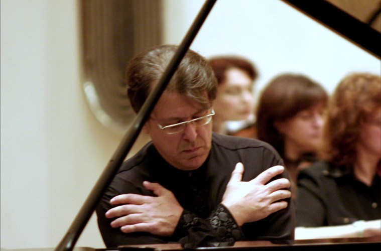 За роялем – піаніст Андрій Гаврилов