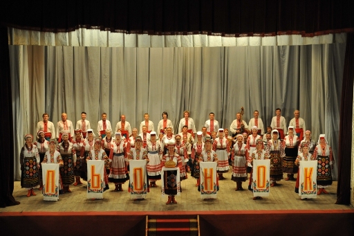 Поліський ансамбль пісні і танцю "Льонок". Фото з сайту http://www.filarmoniya.zt.ua