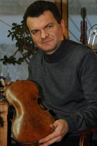 Ігор Гонтар, майстер-реставратор струнно-смичкових інстументів. Фото: Сергій Пірієв