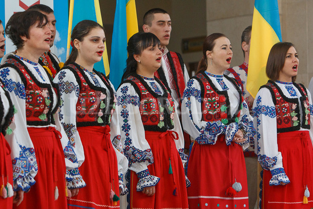 Фото з сайту:http://uzhgorod.in/ua/novini/2015/yanvar/zakarpats_kij_hor_vistupiv_na_vokzali_foto Фото з сайту:http://uzhgorod.in/ua/novini/2015/yanvar/zakarpats_kij_hor_vistupiv_na_vokzali_foto