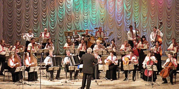 Український народний оркестр "Мамай". Фото з сайту: http://www.filarmonia-poltava.org.ua/