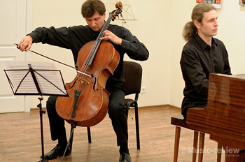 Олександр Пірієв (віолончель) та Дмитро Таванець (фортепіано)