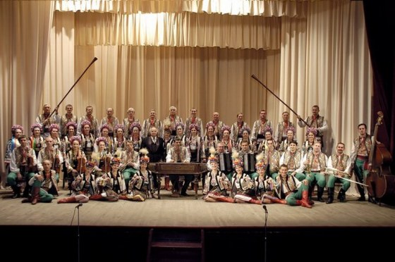Заслужений академічний буковинський ансамбль пісні і танцю. Фото з сайту: http://filarmoniya.cv.ua/