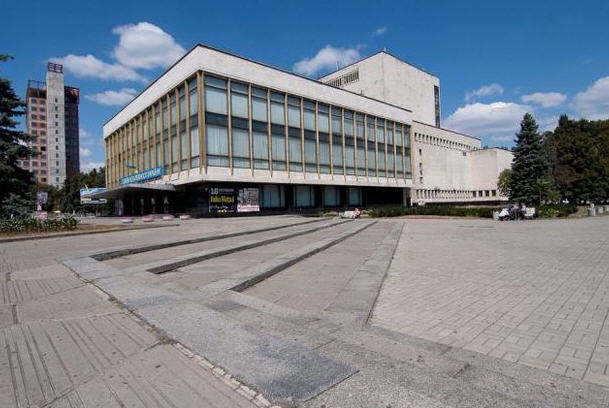 Днепропетровская опера. Фото с сайта: http://www.segodnya.ua