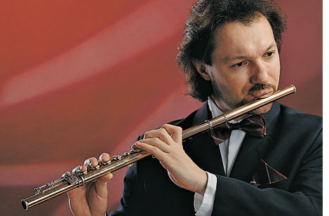 Золота флейта Юрія Шутка за тембром наближається до скрипки. Фото: Тимощук Олександра