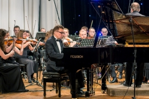 Піаніст Геннадій Дем'янчук на Прикарпатській весні