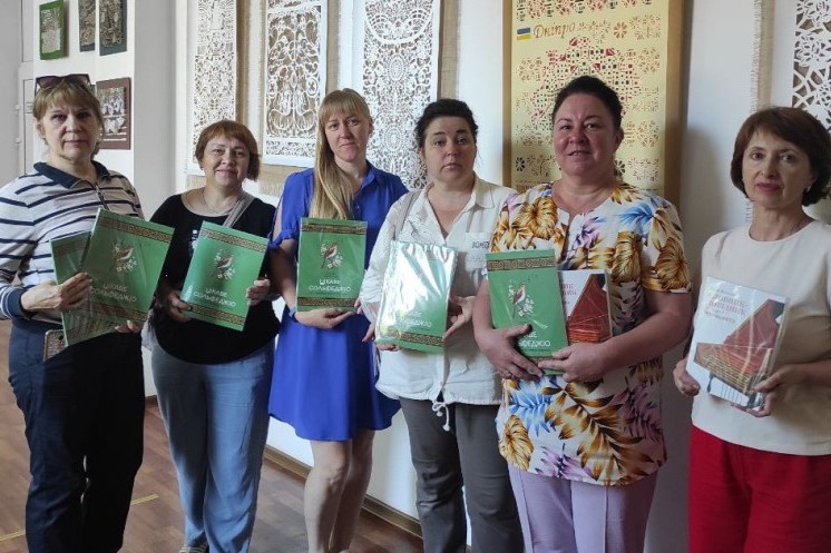 80 мистецьких шкіл Дніпропетровщини отримали музично-теоретичні книжки