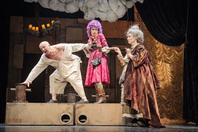 Золото замість серця: Олексій Вертинський перетворив «Скупого» Мольєра на маніфест відвертого цинізму