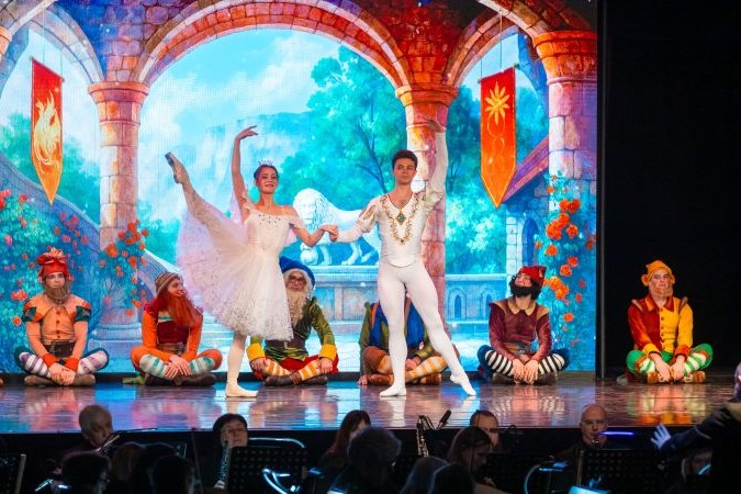 Чарівно та яскраво